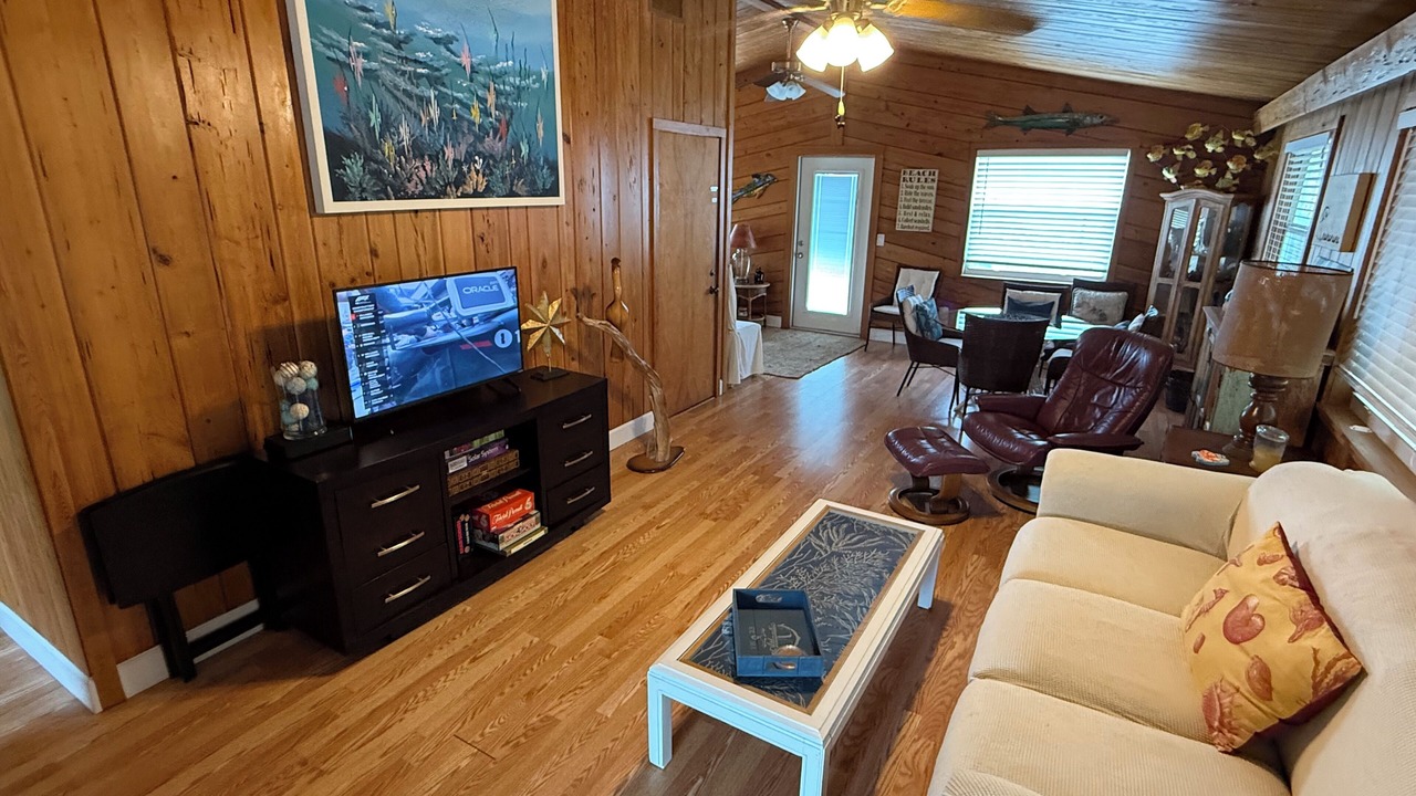 Photo of Livingroom in Ambersand Beach