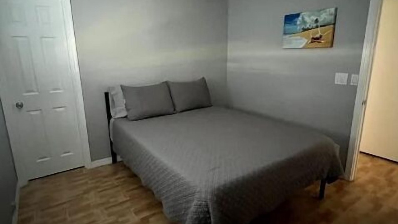 Photo of Bedroom in Pinecrest West Park