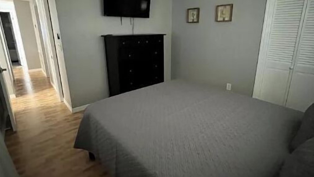 Photo of Bedroom in Pinecrest West Park