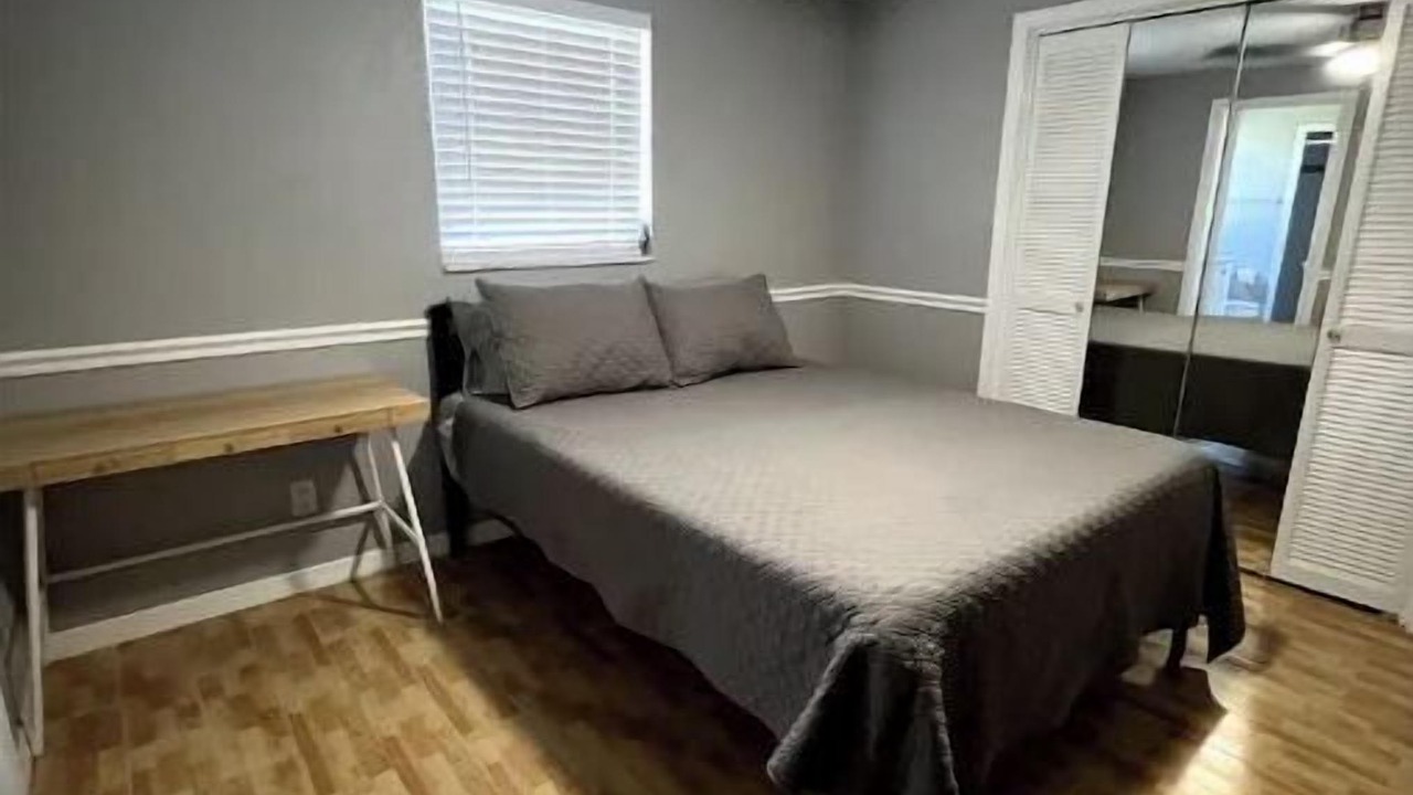 Photo of Bedroom in Pinecrest West Park