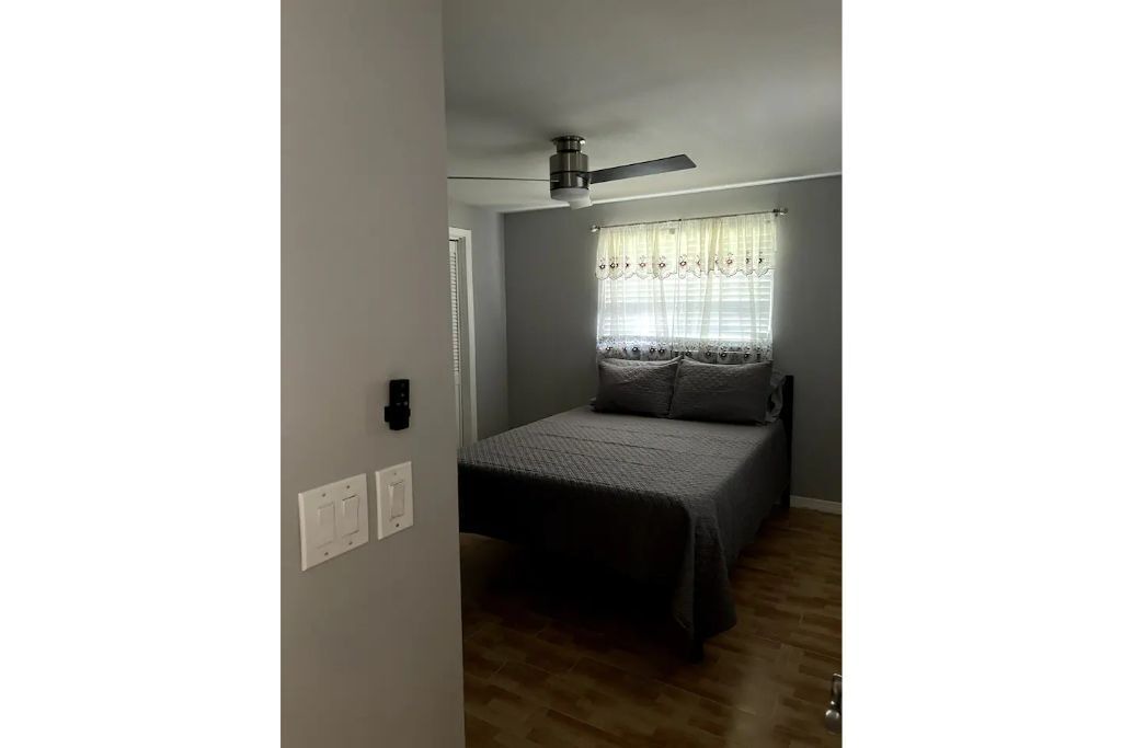 Photo of Bedroom in Pinecrest West Park