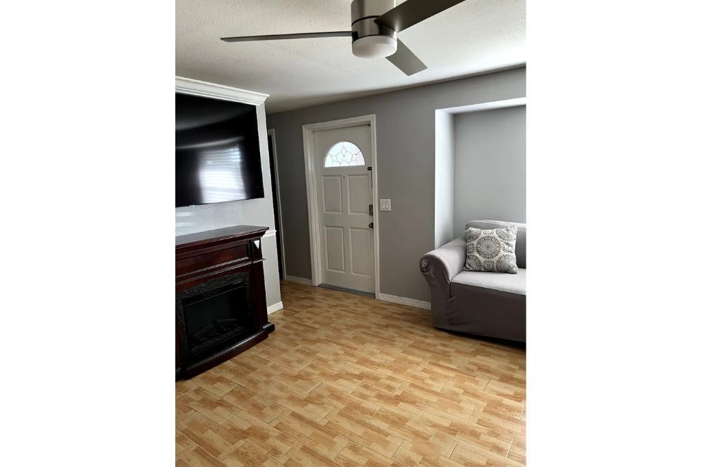 Photo of Livingroom in Pinecrest West Park