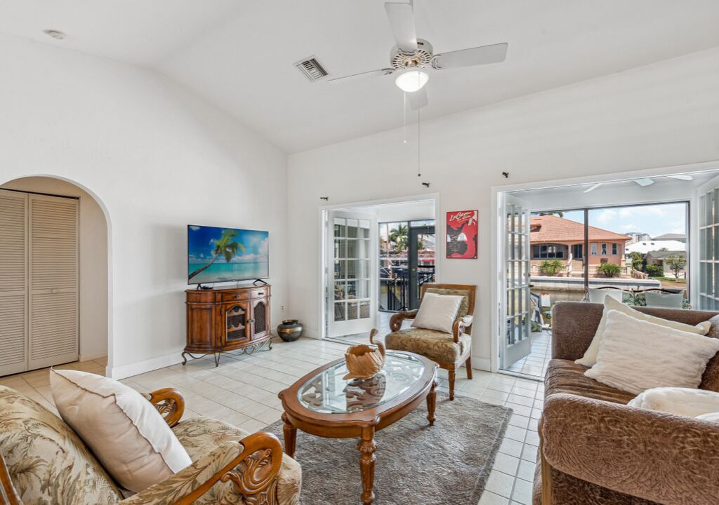 Photo of Livingroom in Vanderbilt Conners