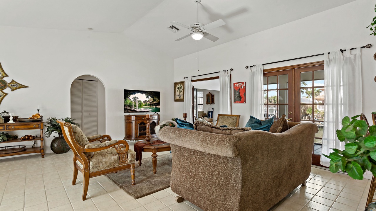 Photo of Livingroom in Vanderbilt Conners
