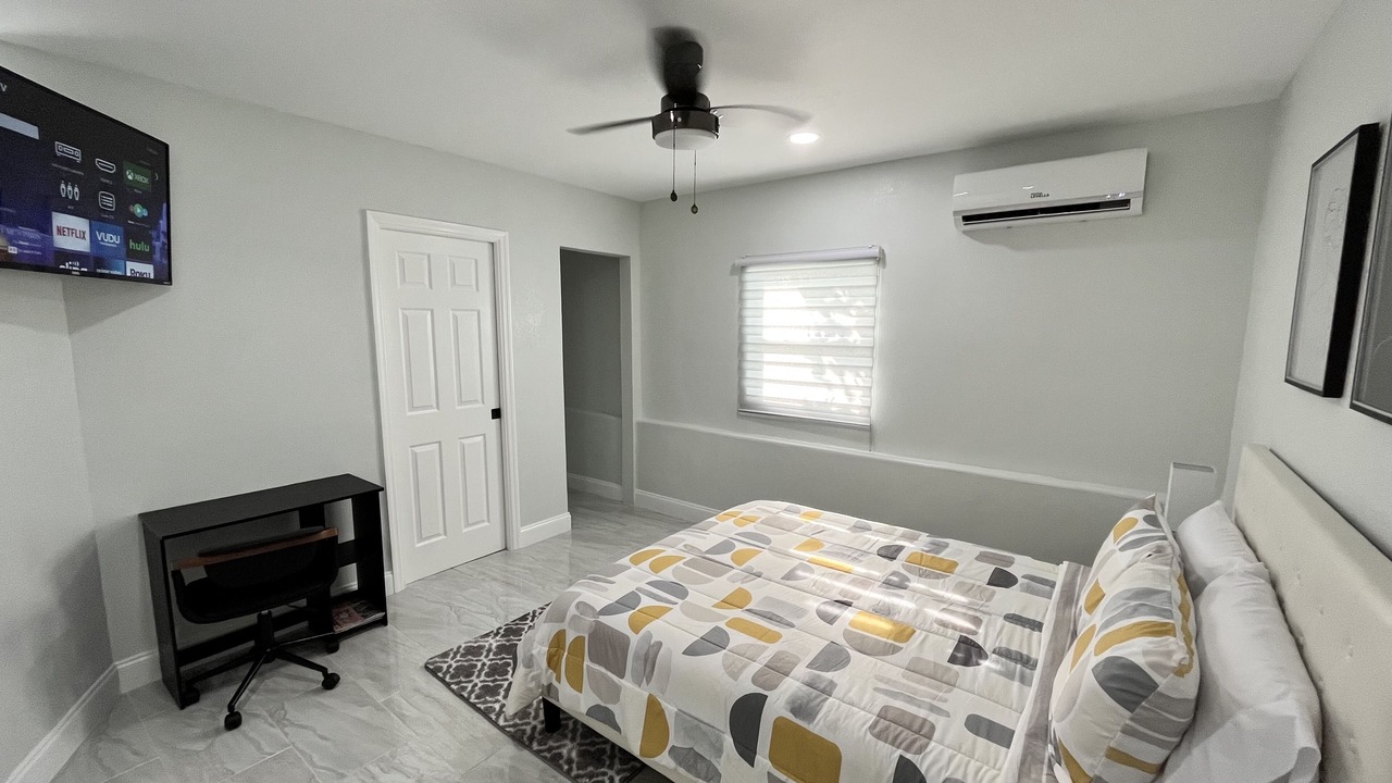 Photo of Bedroom in San Carlos Park