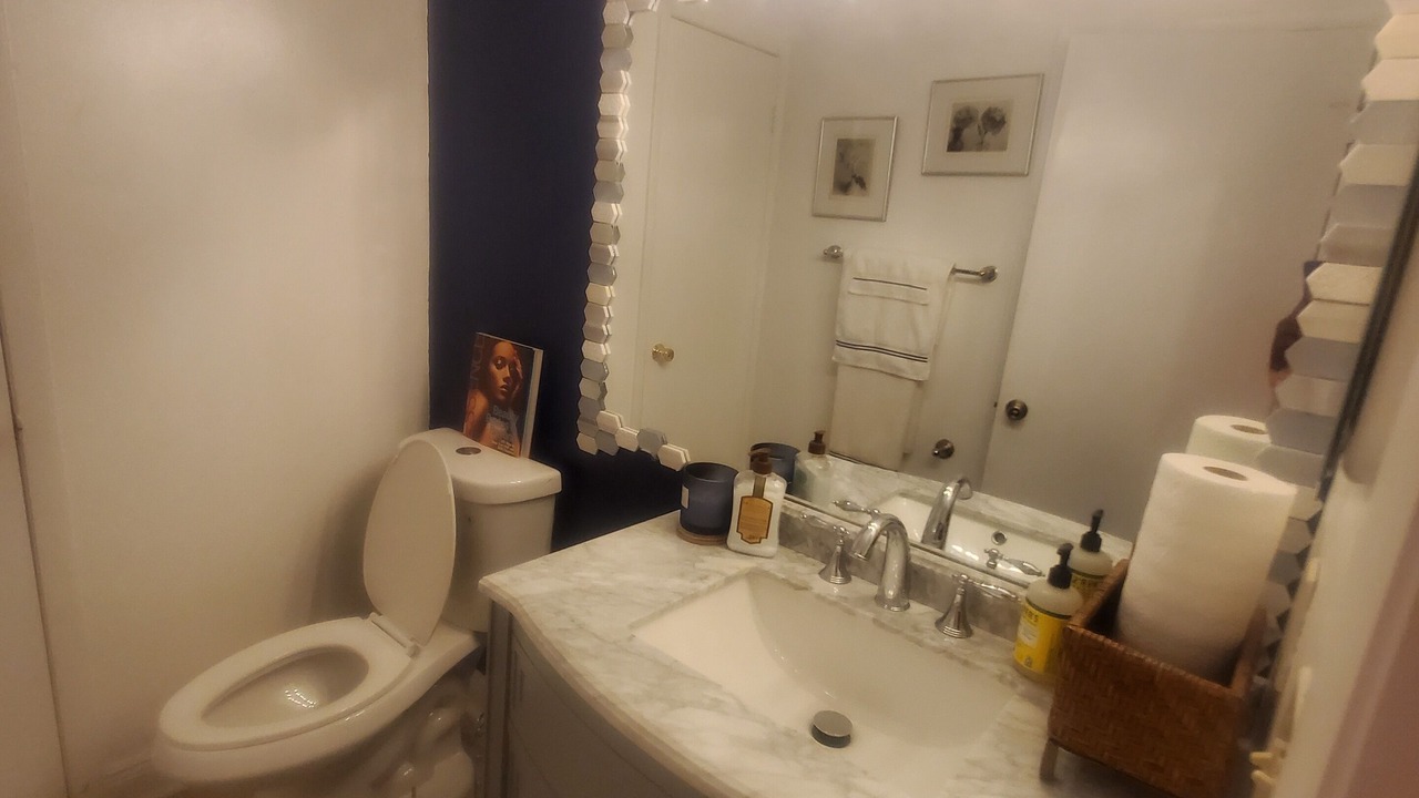 Photo of Bathroom in Azalea Park