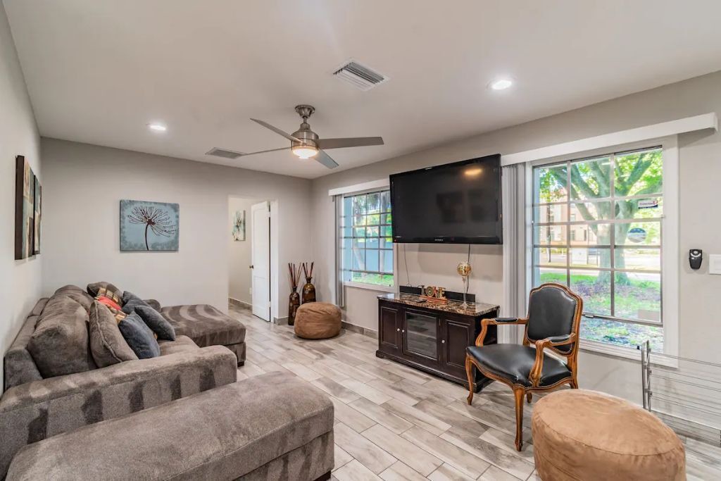 Photo of Livingroom in Bay Crest Park