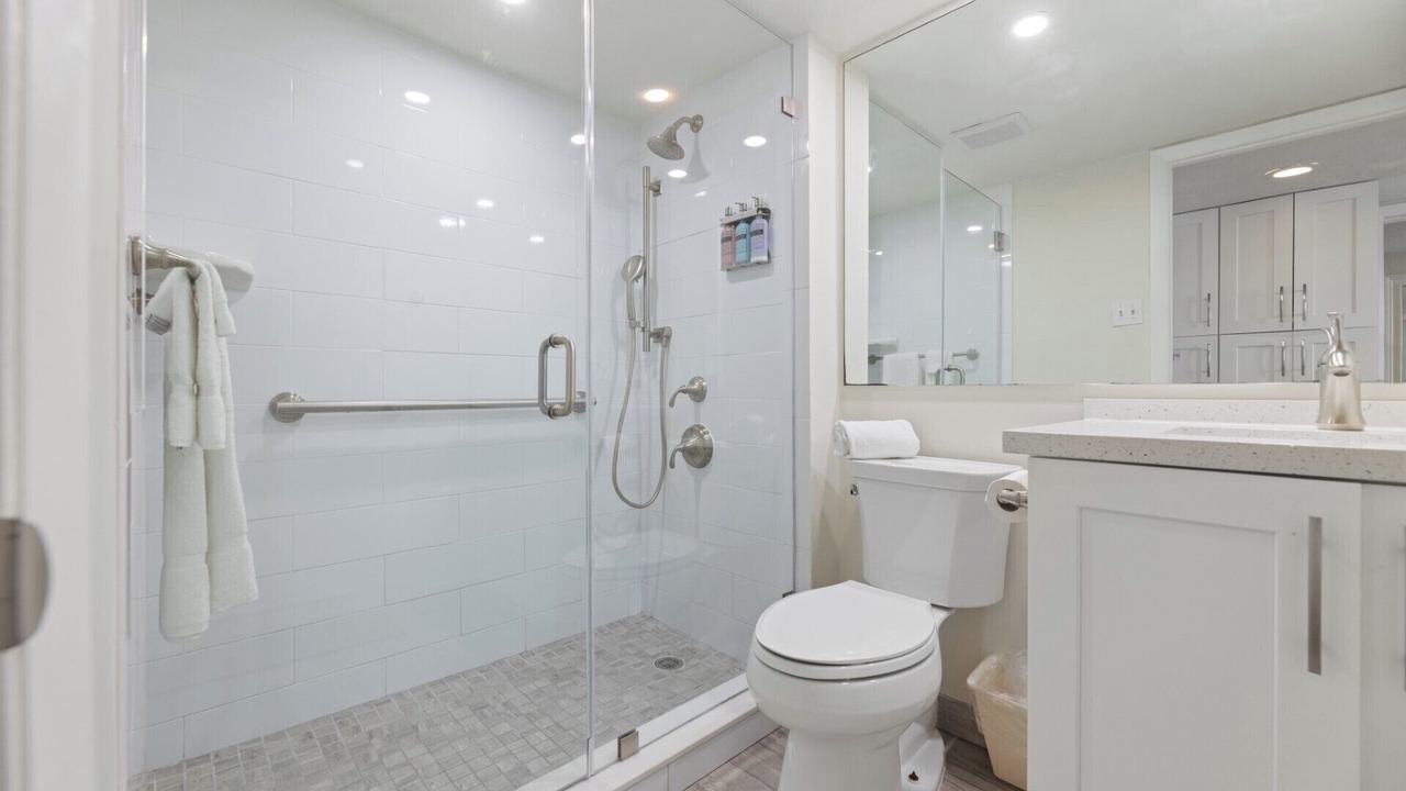 Photo of Bathroom in Lower Matecumbe Beach