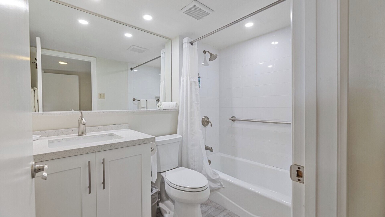 Photo of Bathroom in Lower Matecumbe Beach