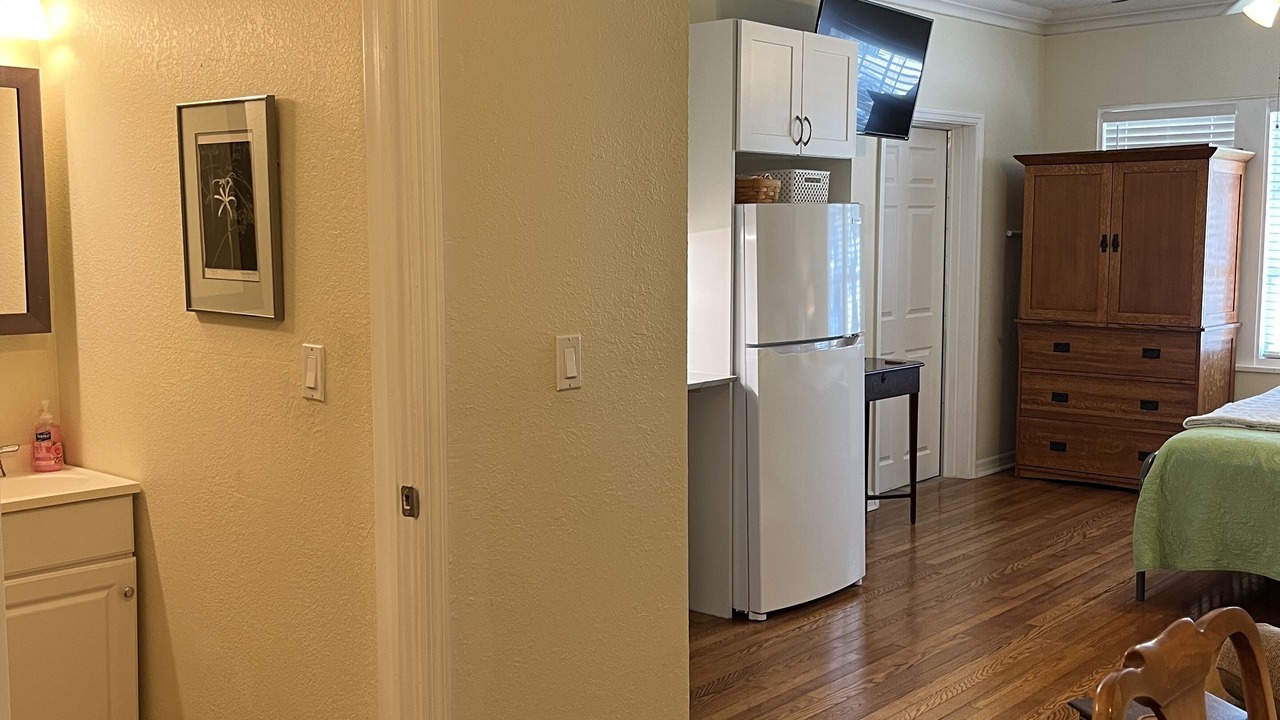Photo of Bedroom in Altamont Manor