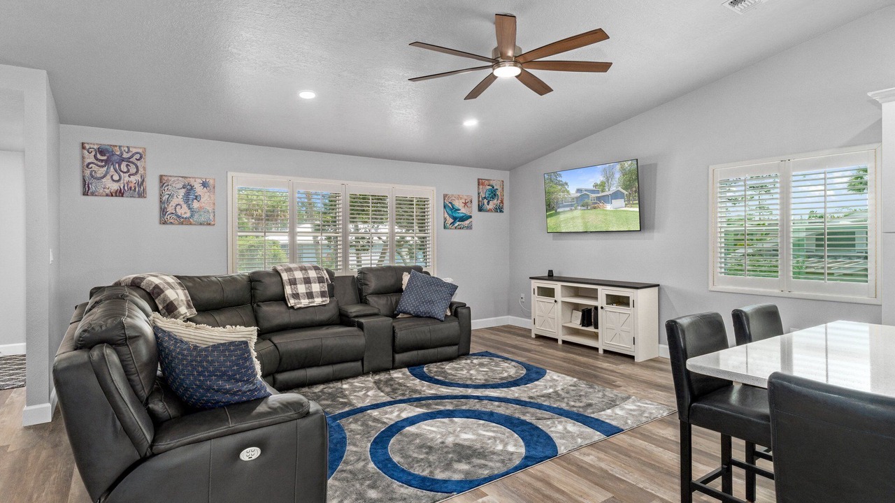 Photo of Livingroom in Springs at Kings Bay