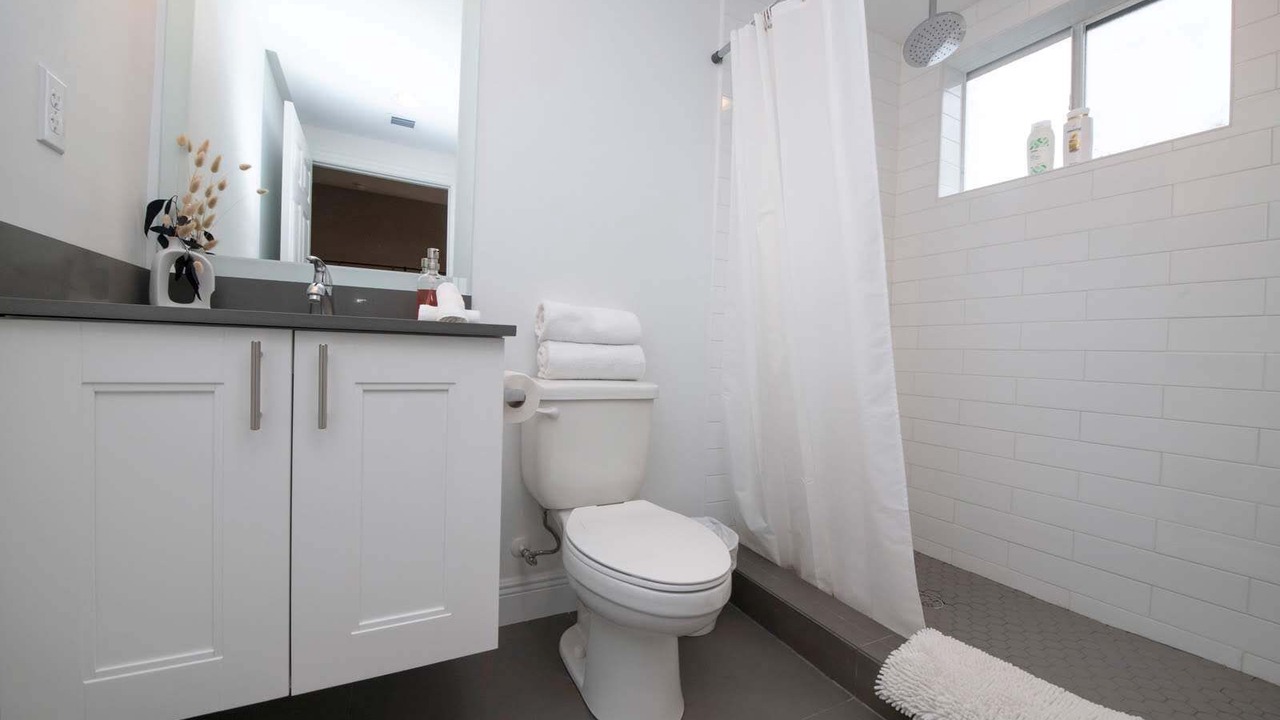 Photo of Bathroom in Allapattah