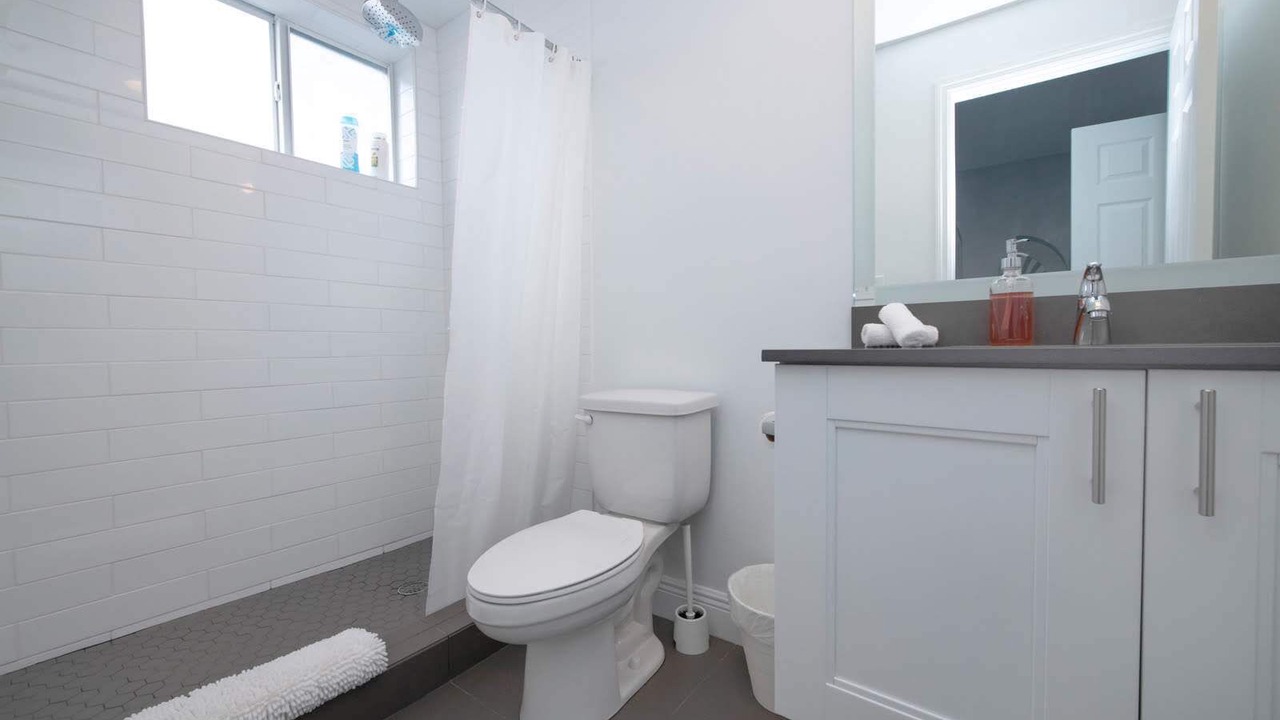 Photo of Bathroom in Allapattah