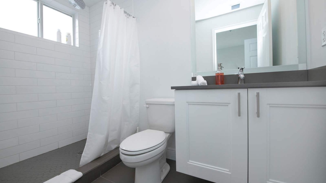 Photo of Bathroom in Allapattah