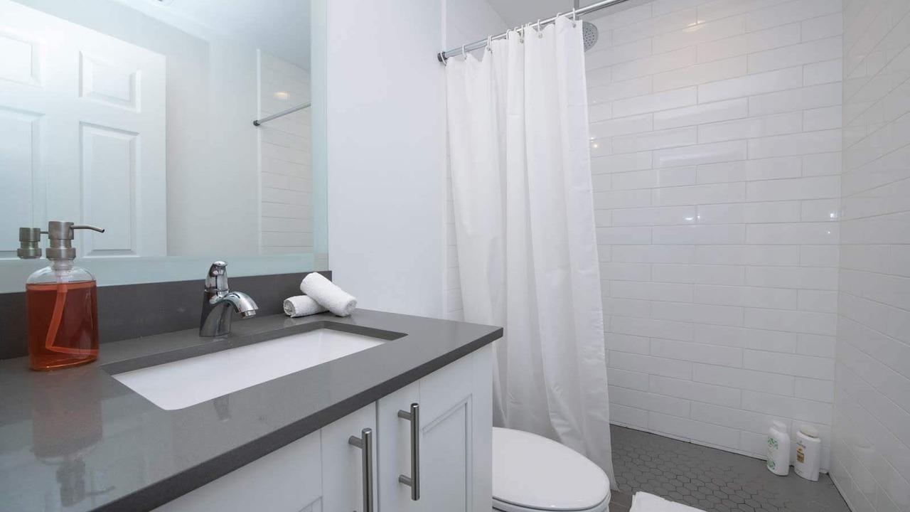 Photo of Bathroom in Allapattah