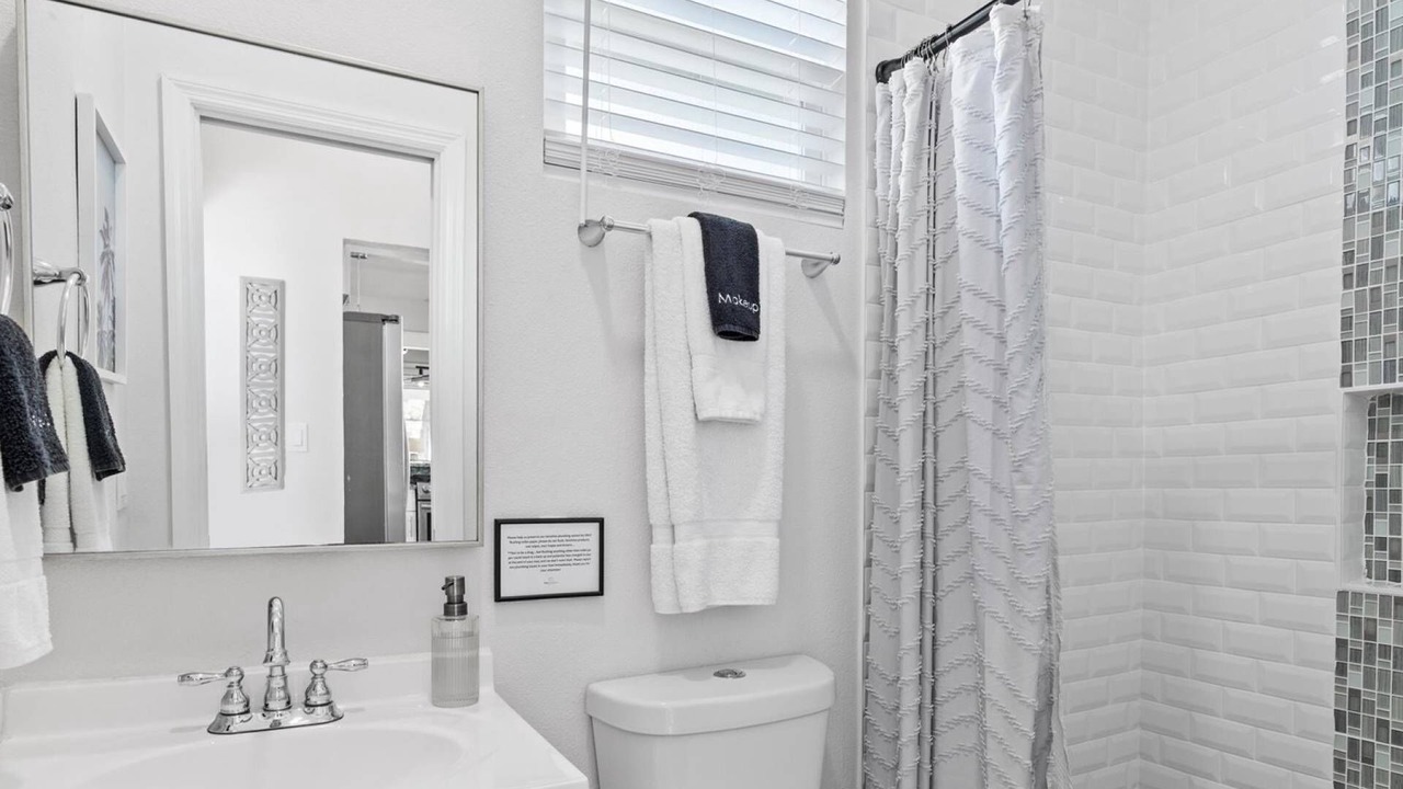 Photo of Bathroom in Pinecrest West Park