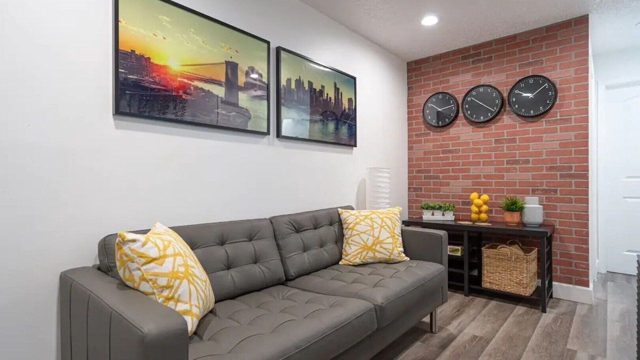 Photo of Livingroom in North Hyde Park