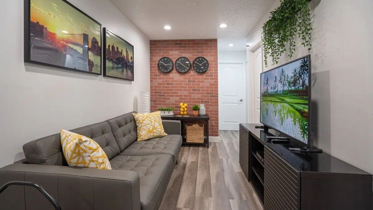Photo of Livingroom in North Hyde Park