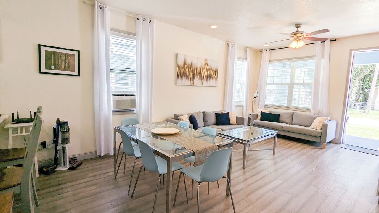 Photo of Livingroom in East Tampa