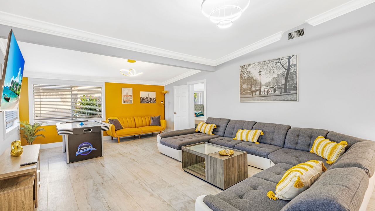 Photo of Livingroom in Survey Creek