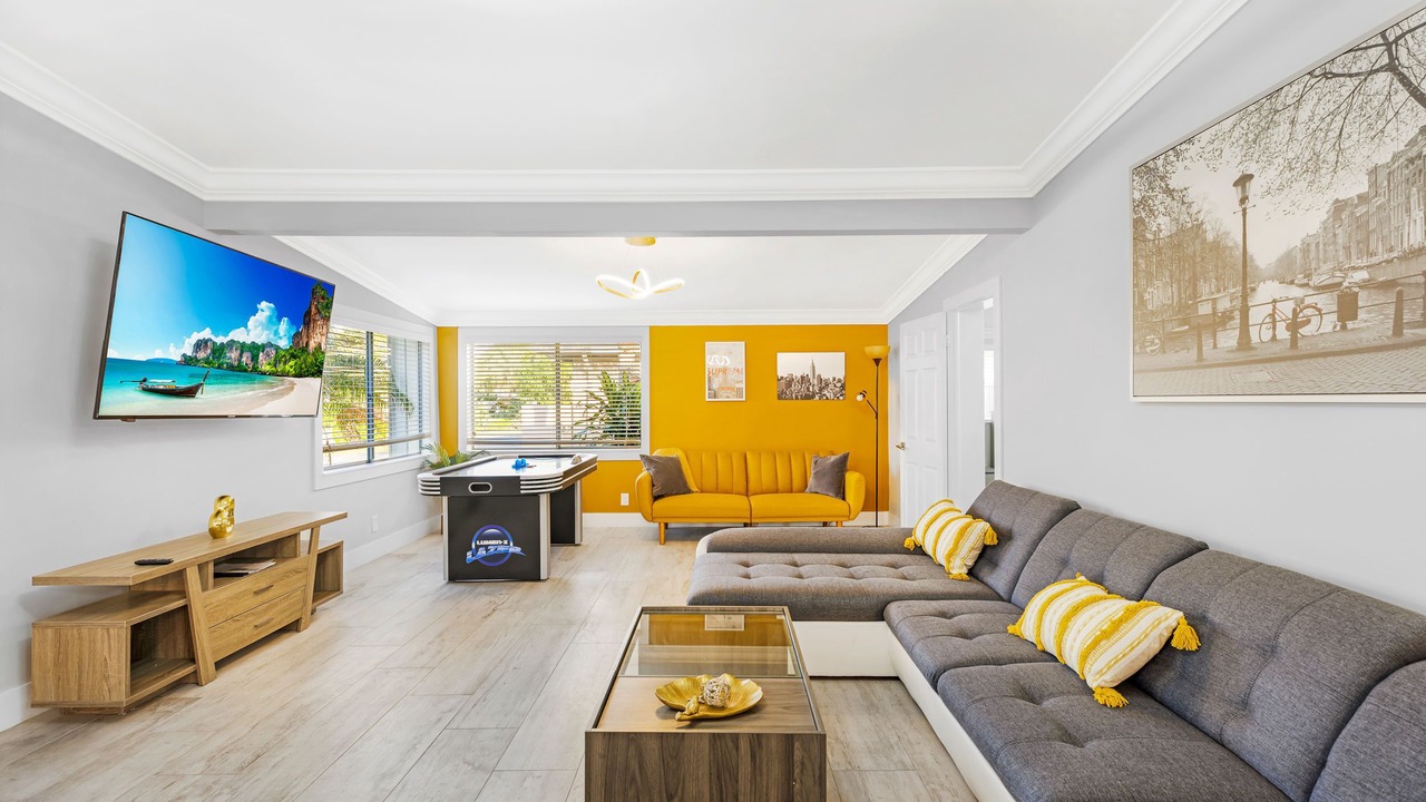 Photo of Livingroom in Survey Creek