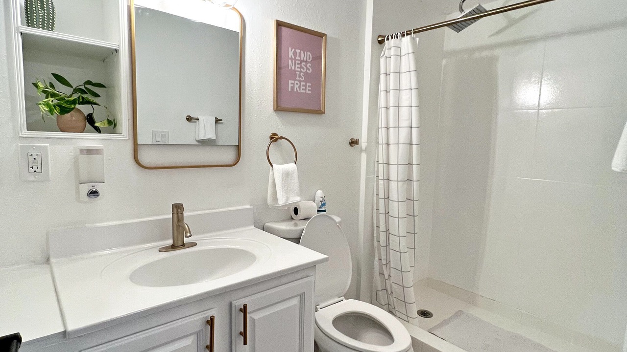 Photo of Bathroom in Camellia Gardens