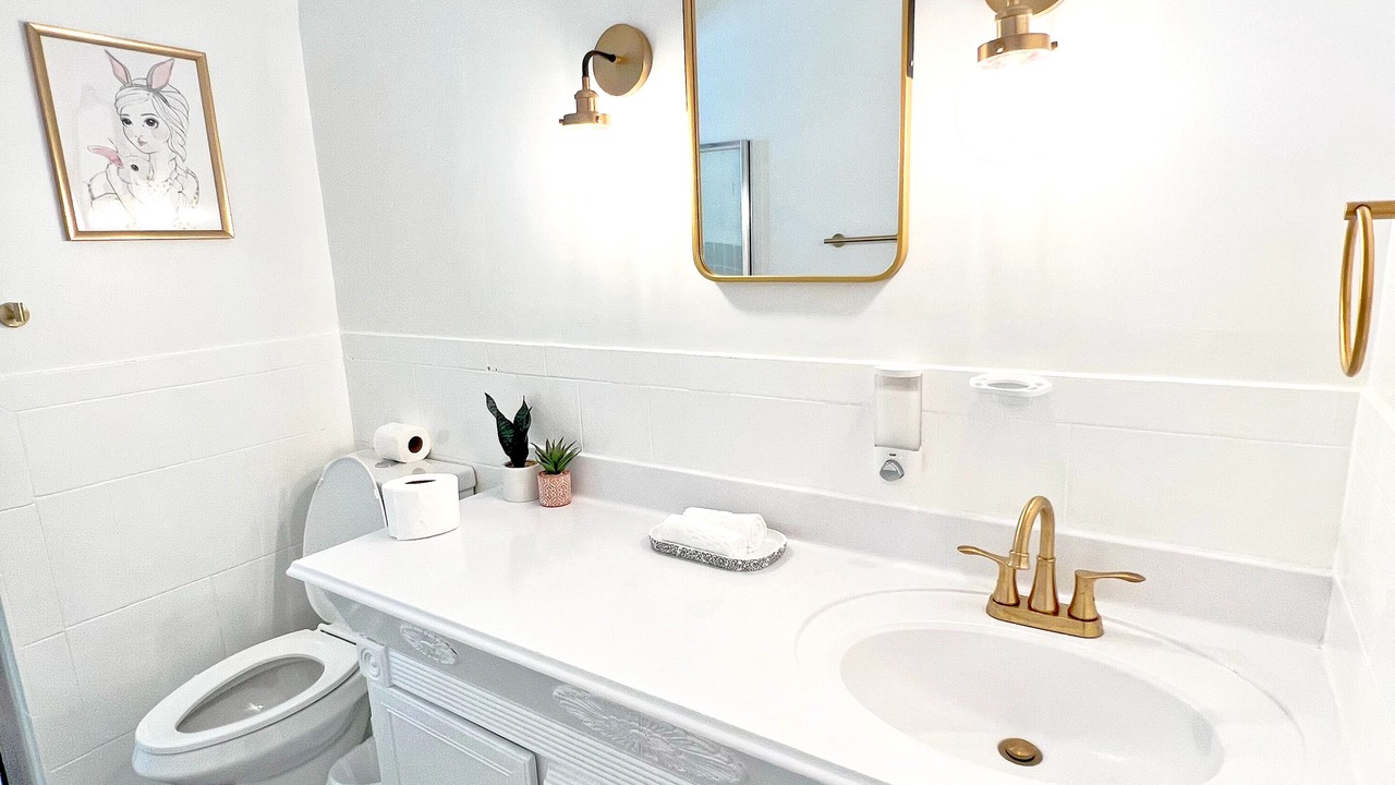 Photo of Bathroom in Camellia Gardens