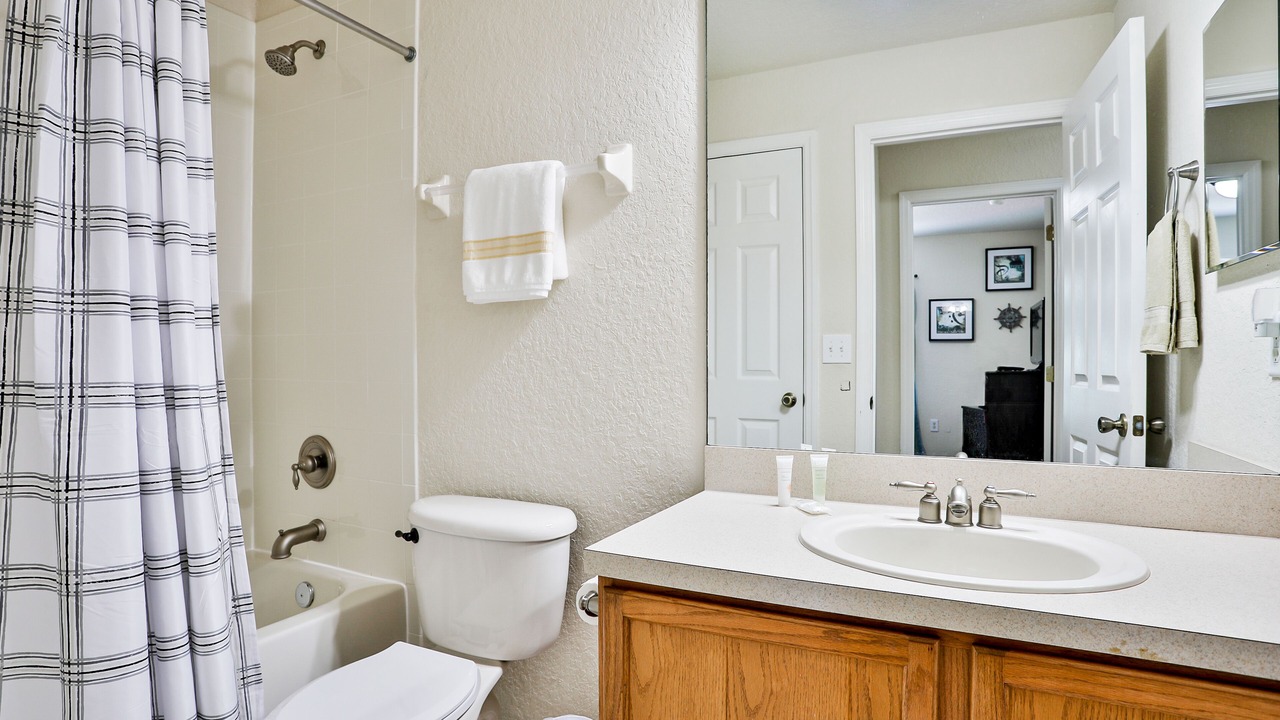 Photo of Bathroom in Trafalgar Village
