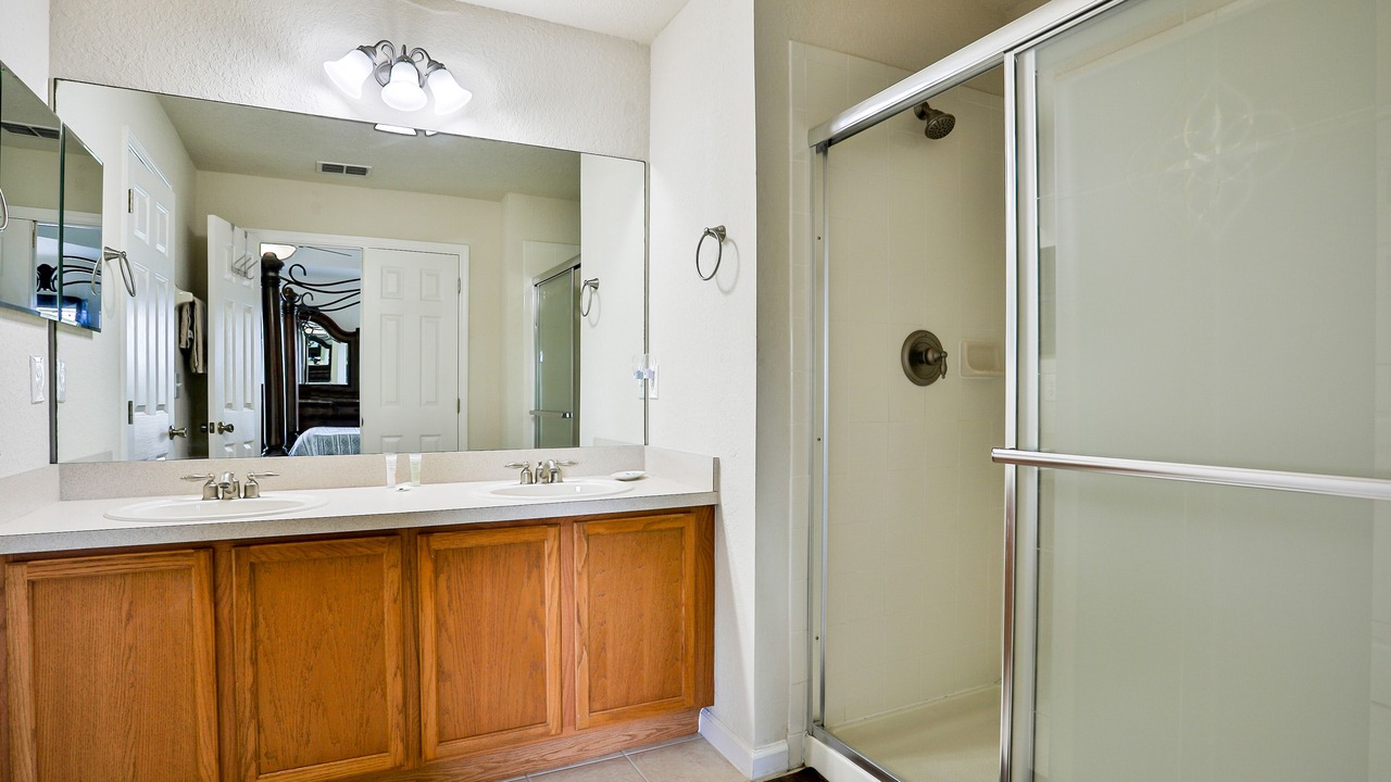 Photo of Bathroom in Trafalgar Village