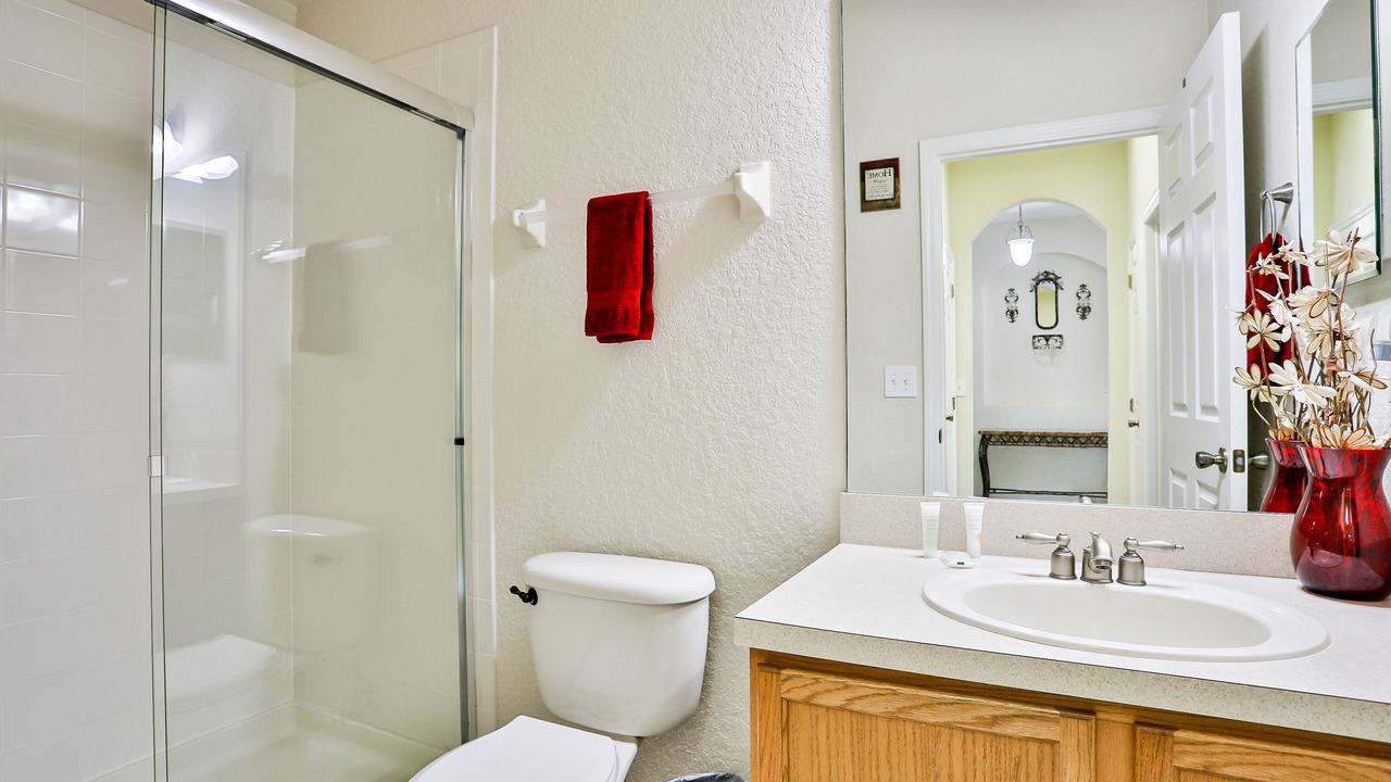 Photo of Bathroom in Trafalgar Village
