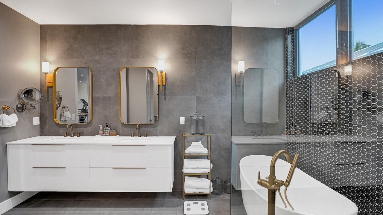 Photo of Bathroom in Barrier Island