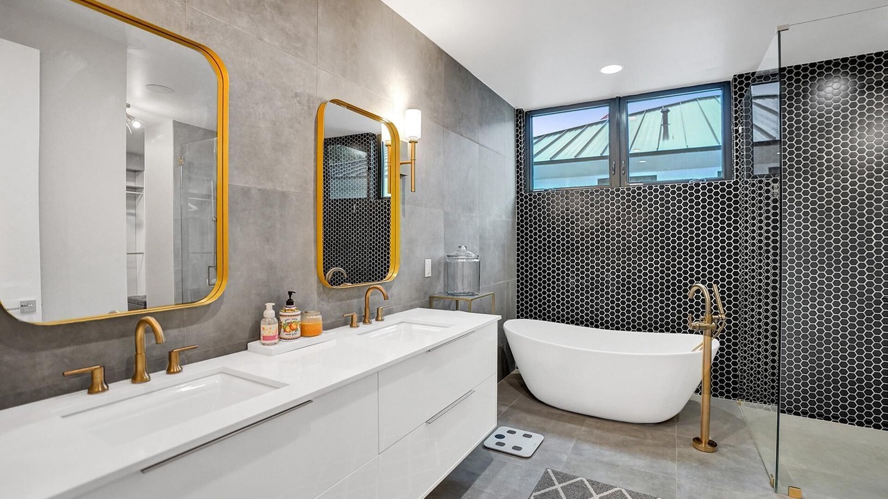 Photo of Bathroom in Barrier Island