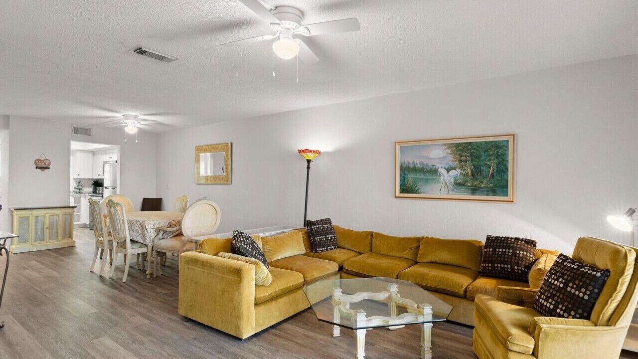 Photo of Livingroom in Southern Shores