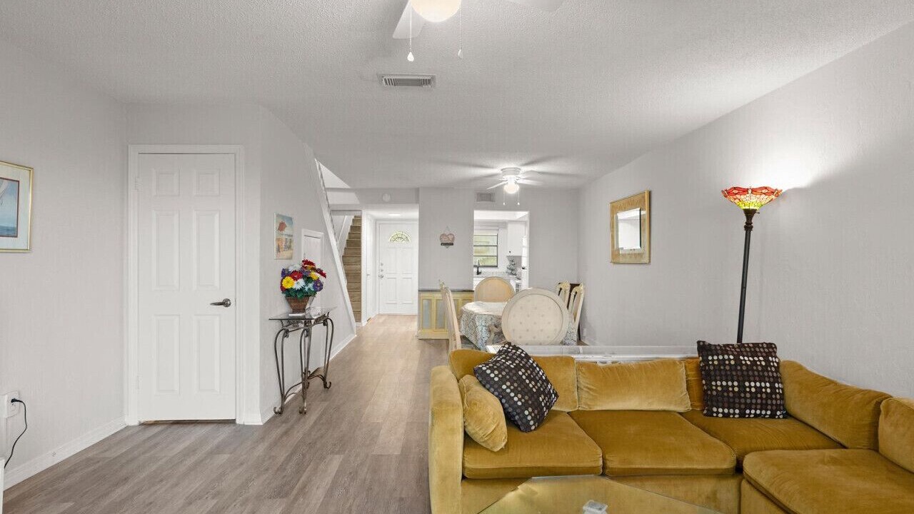 Photo of Livingroom in Southern Shores