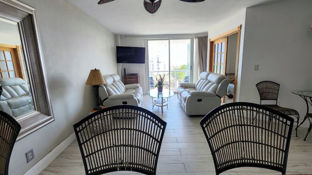 Photo of Livingroom in Surfside