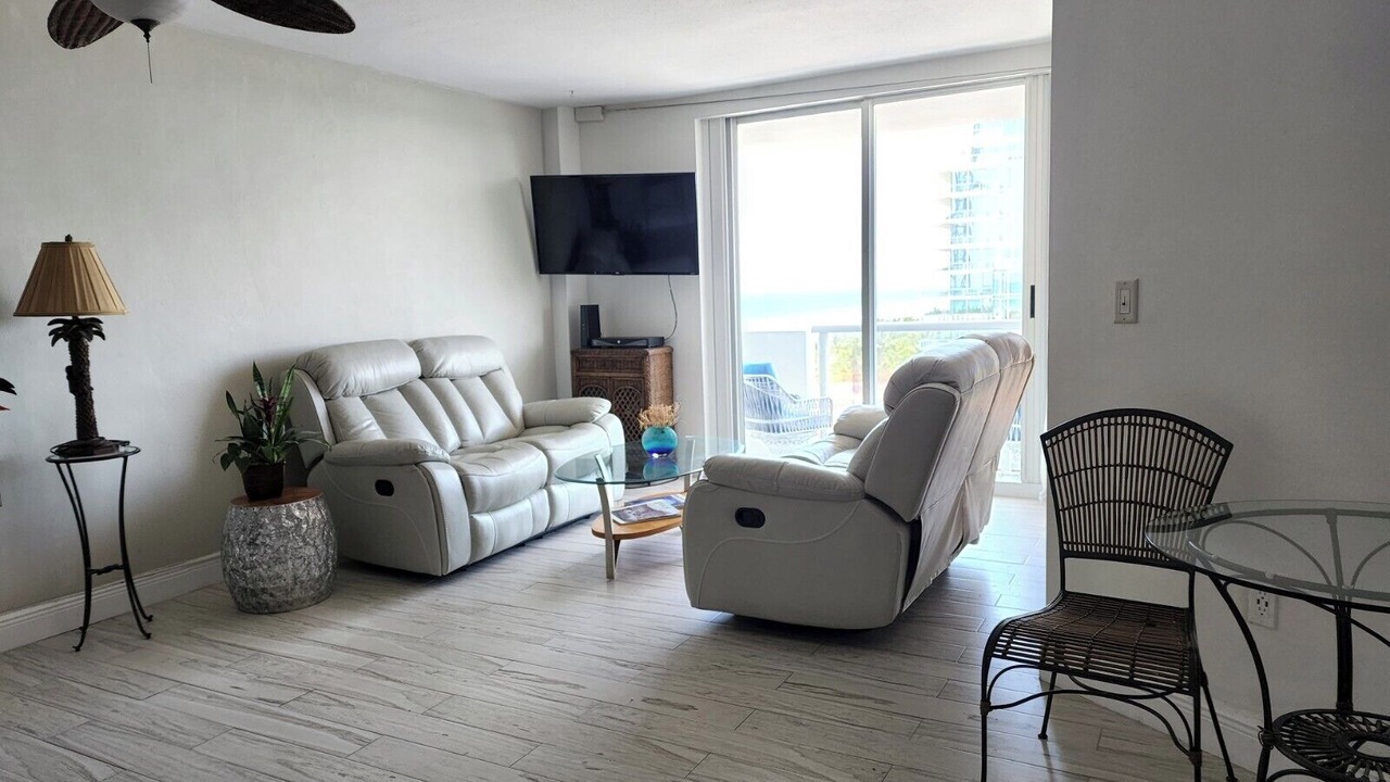 Photo of Livingroom in Surfside