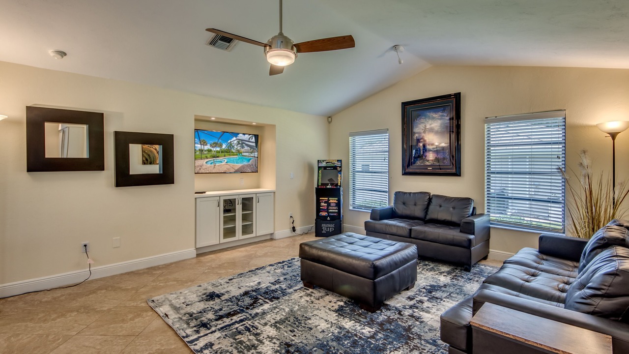 Photo of Livingroom in Lochmoor Waterway Estates