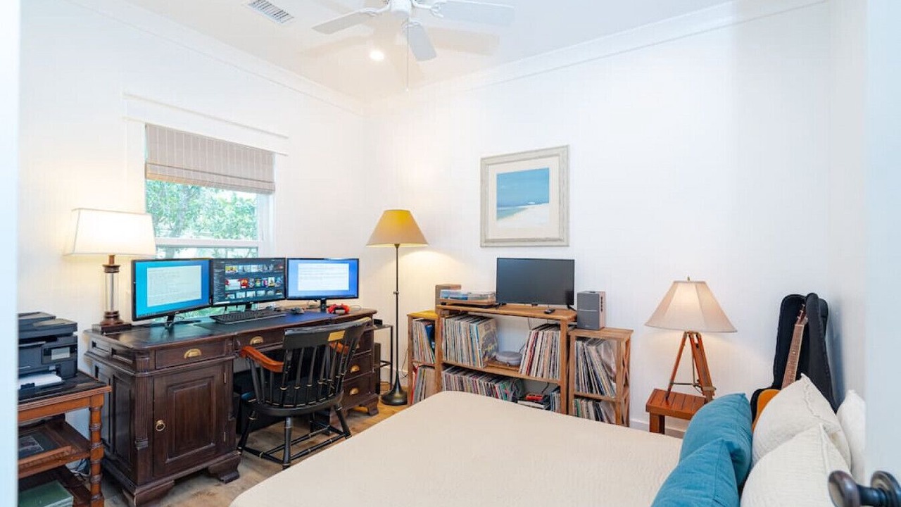 Photo of Bedroom in Crystal Shores