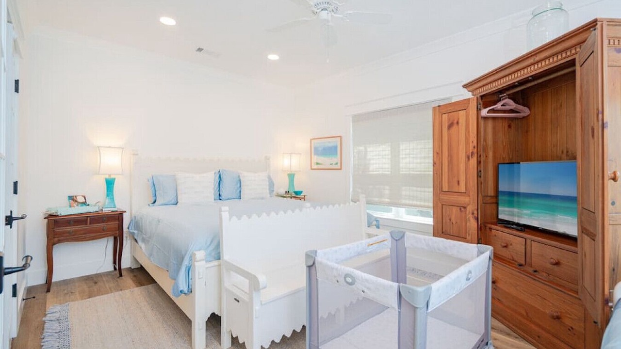 Photo of Bedroom in Crystal Shores