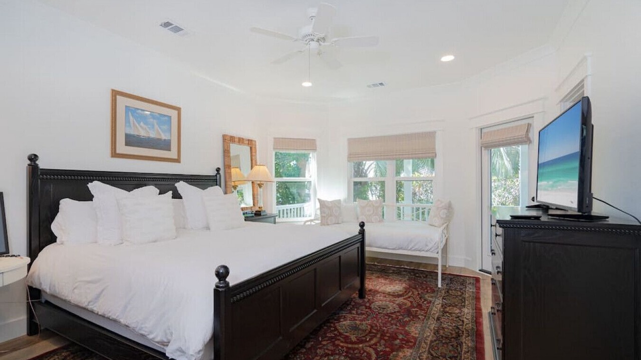 Photo of Bedroom in Crystal Shores