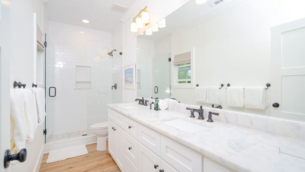 Photo of Bathroom in Crystal Shores