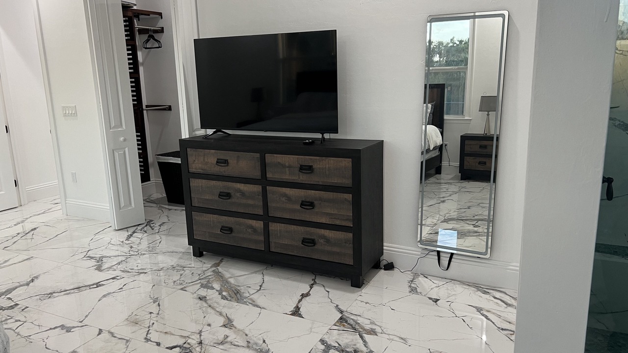 Photo of Bedroom in Riverbend Country Club