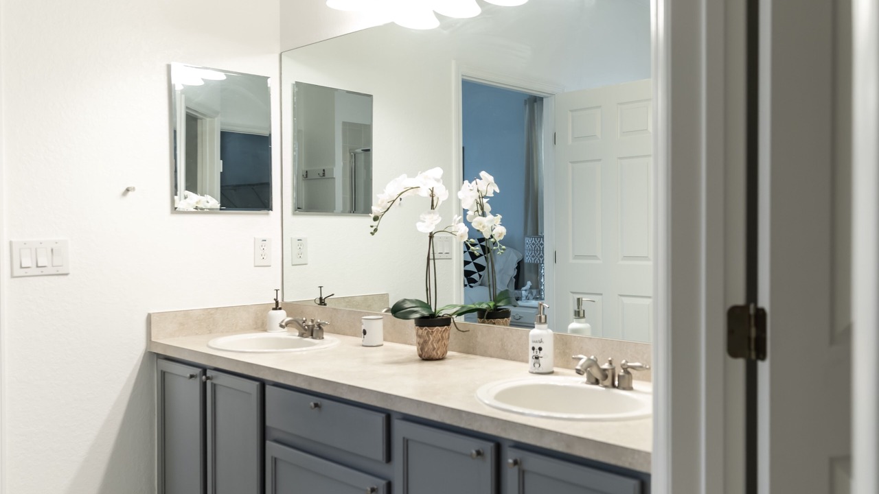 Photo of Bathroom in Trafalgar Village