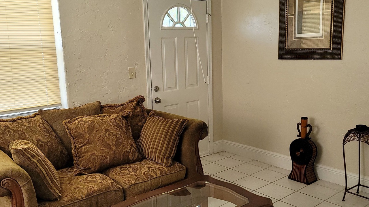 Photo of Livingroom in West Perrine