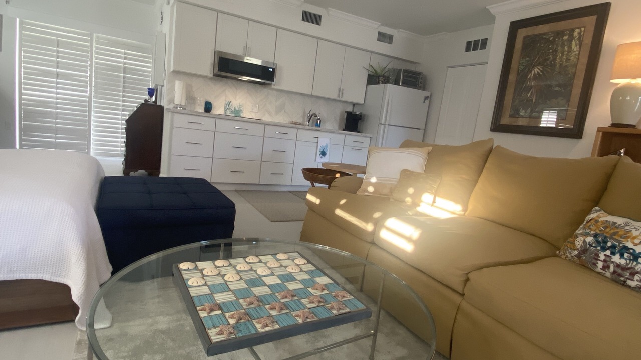 Photo of Livingroom in Vanderbilt Beach