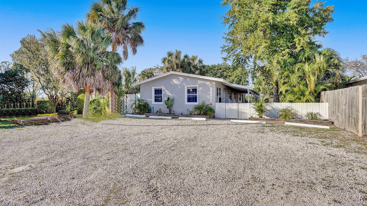 Photo of Outdoor in Middle River Terrace