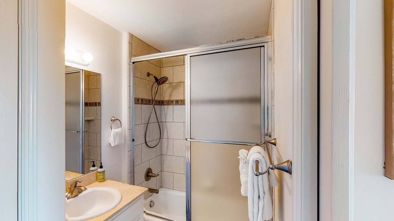 Photo of Bathroom in Eastpoint