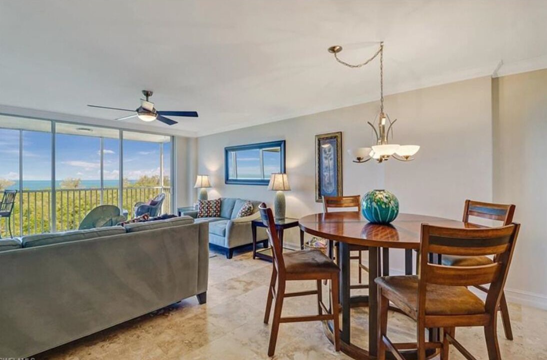 Photo of Livingroom in Vanderbilt Beach