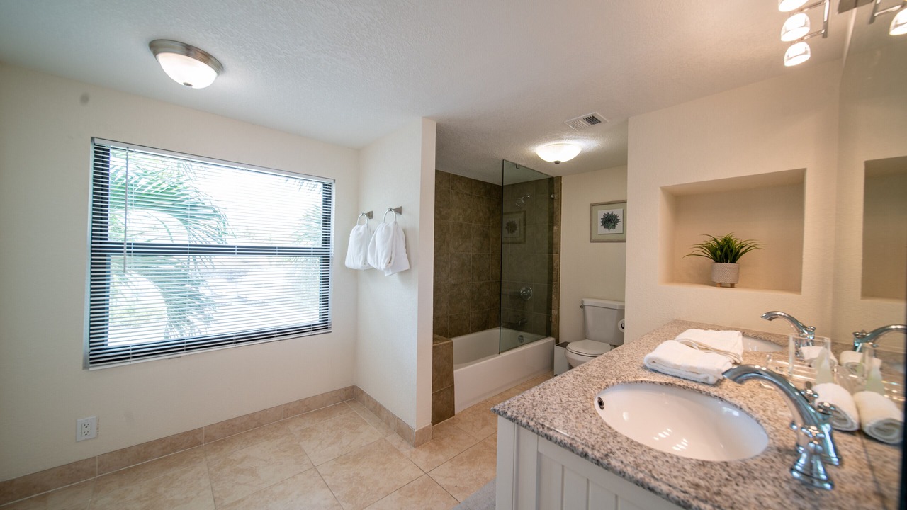 Photo of Bathroom in Tropic Palms