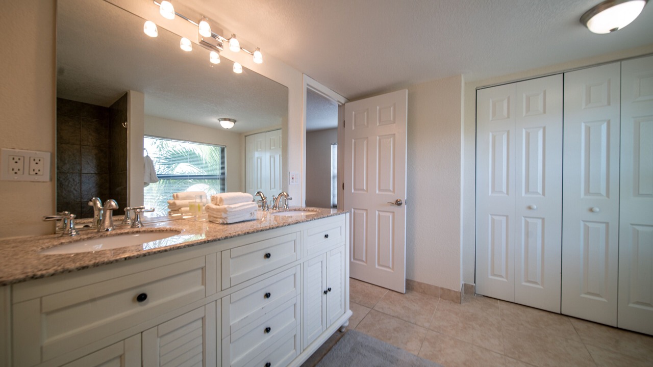 Photo of Bathroom in Tropic Palms